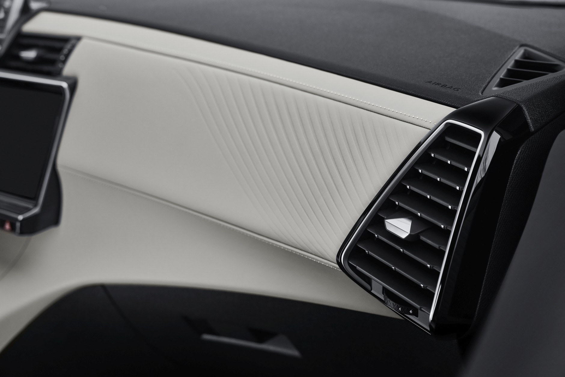 DS 7 pierwsza generacja. Lifting 2022