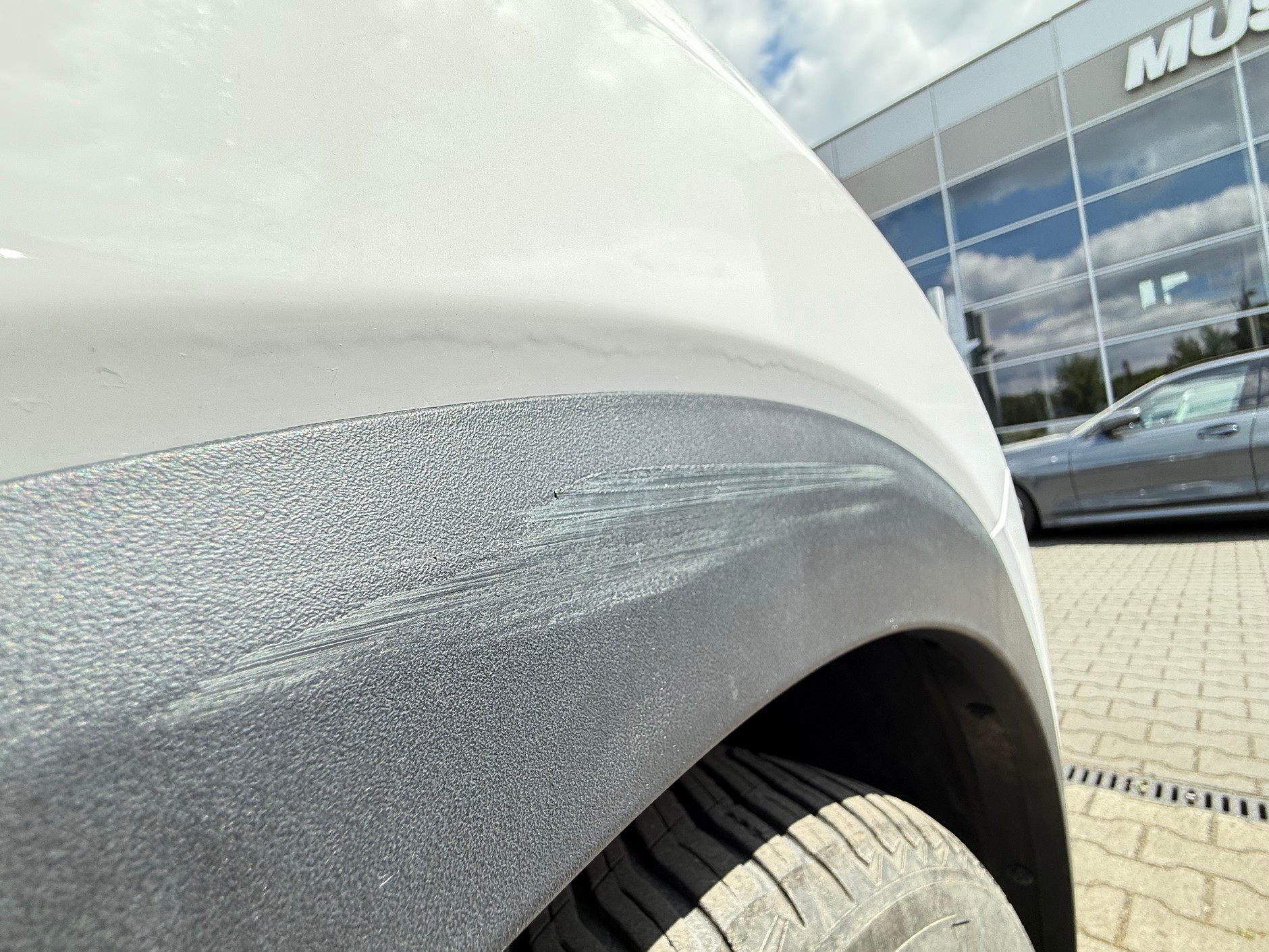 Białe MG z 2022 r. z przebiegiem 38 tys. km za 84 tys. 900 zł