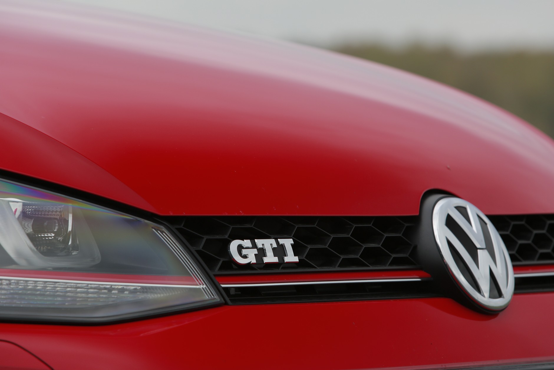 Golf GTI vs. R