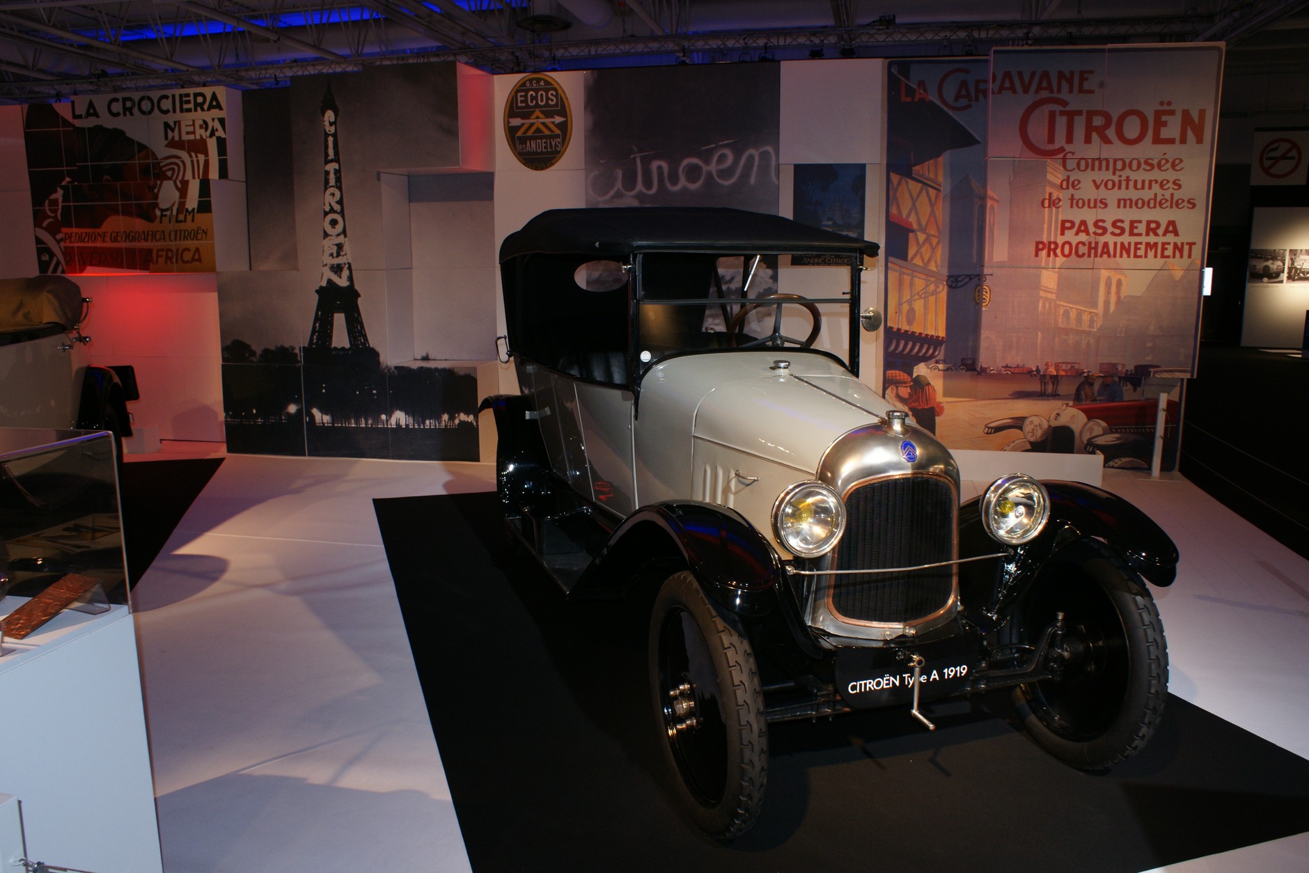 Klasyki i ich reklamy na salonie w Paryżu