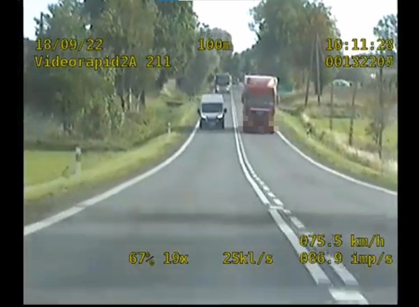 Kierowca tira nie wytrzymał. Dostał 4000 zł mandatu! [WIDEO]