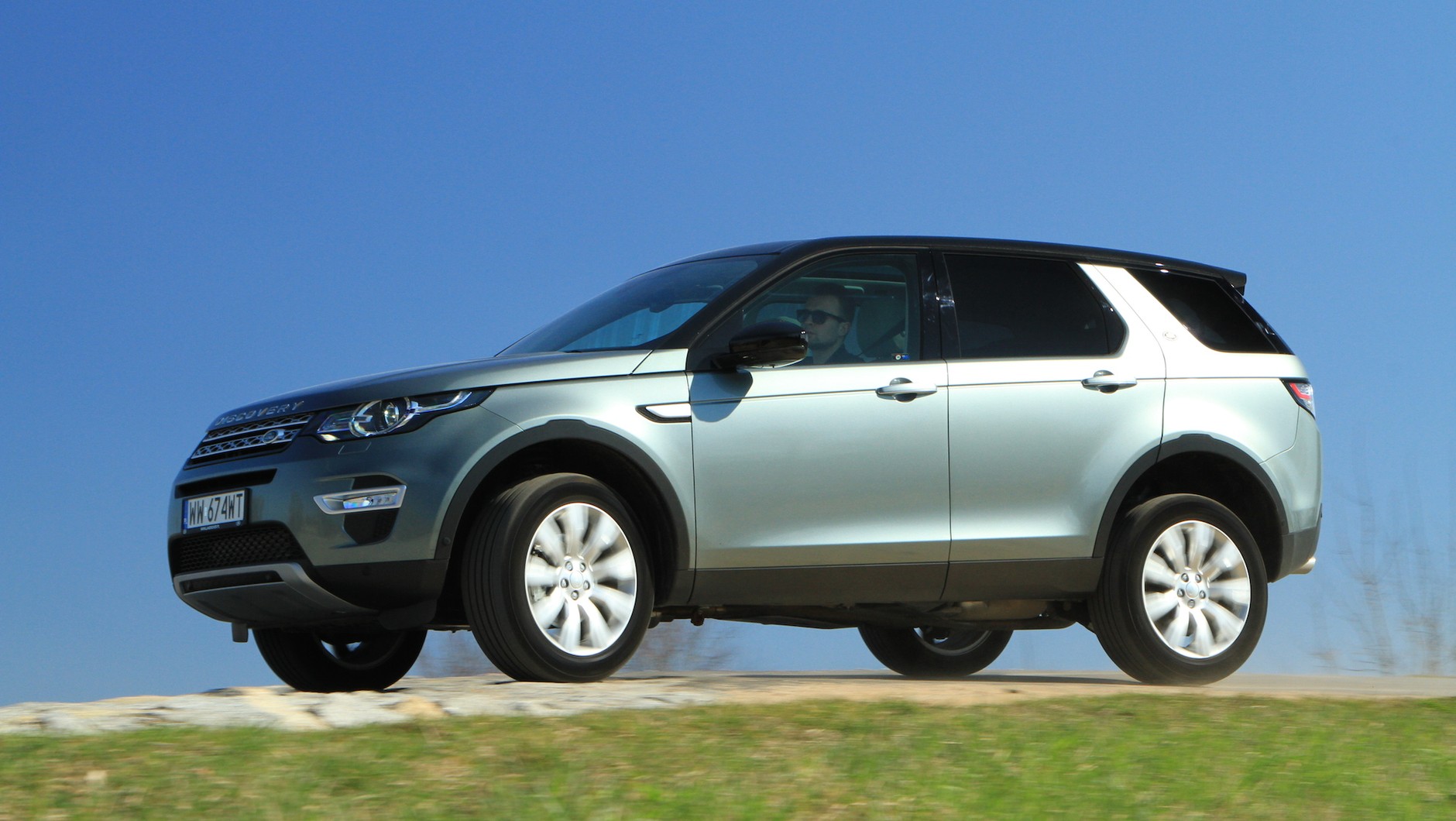 Land Rover Discovery Sport nie boi się terenu