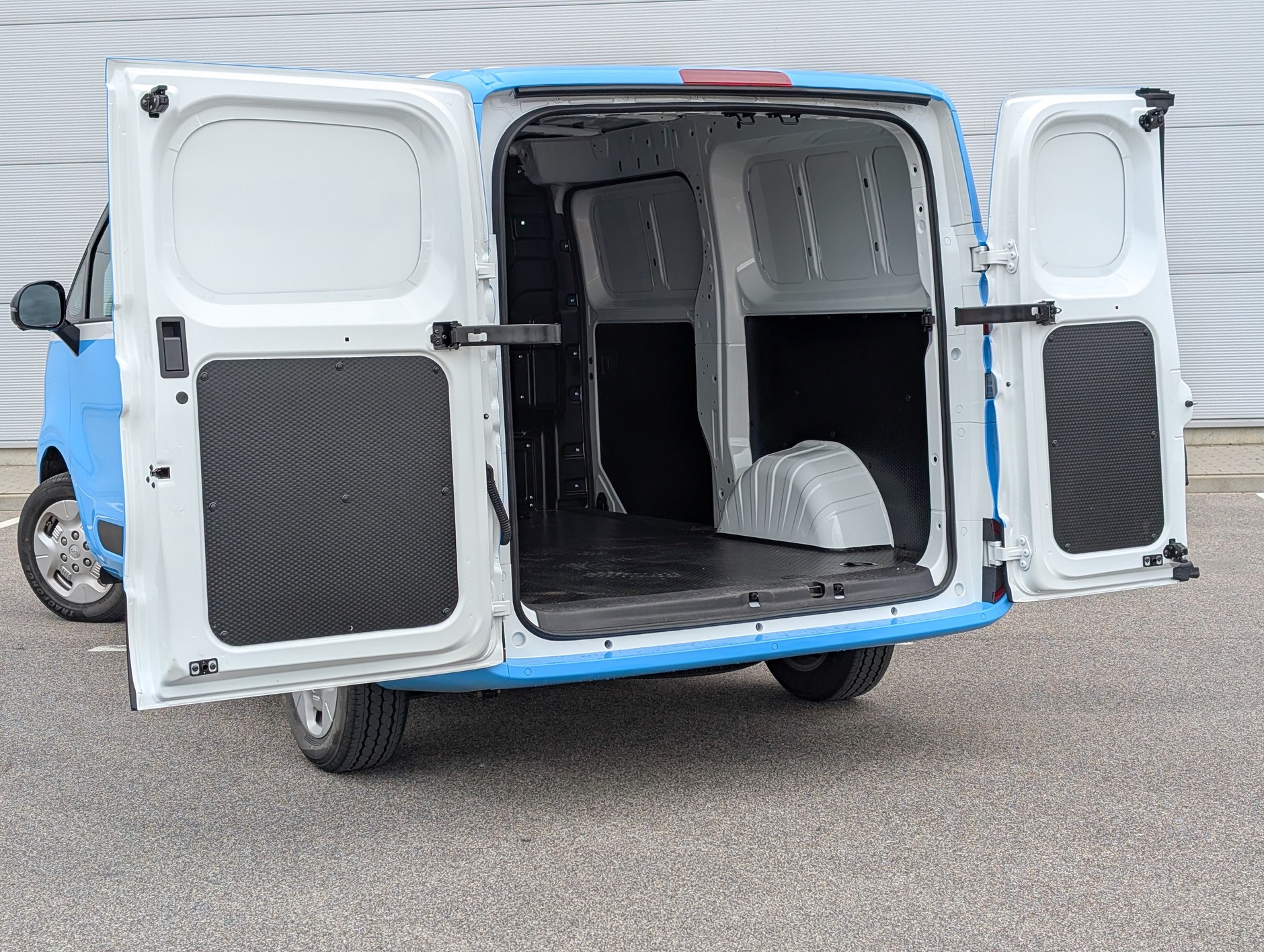 Maxus e-Deliver 5 Furgon L1H1