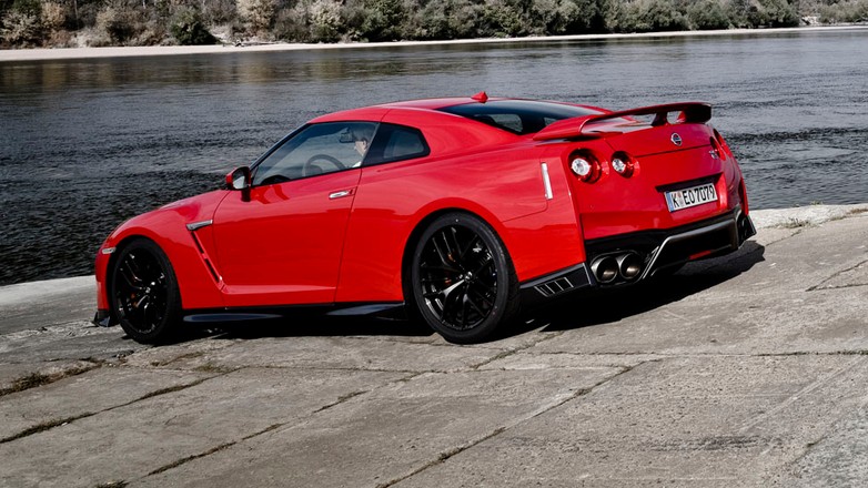 Nissan GT-R - im szybciej tym lepiej