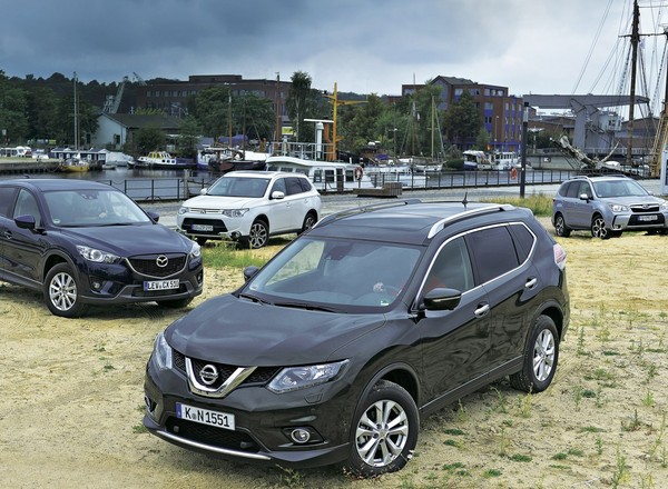 Porównanie: Nissan X-Trail walczy z Mazdą CX-5, Mitsubishi Outlanderem i Subaru Foresterem