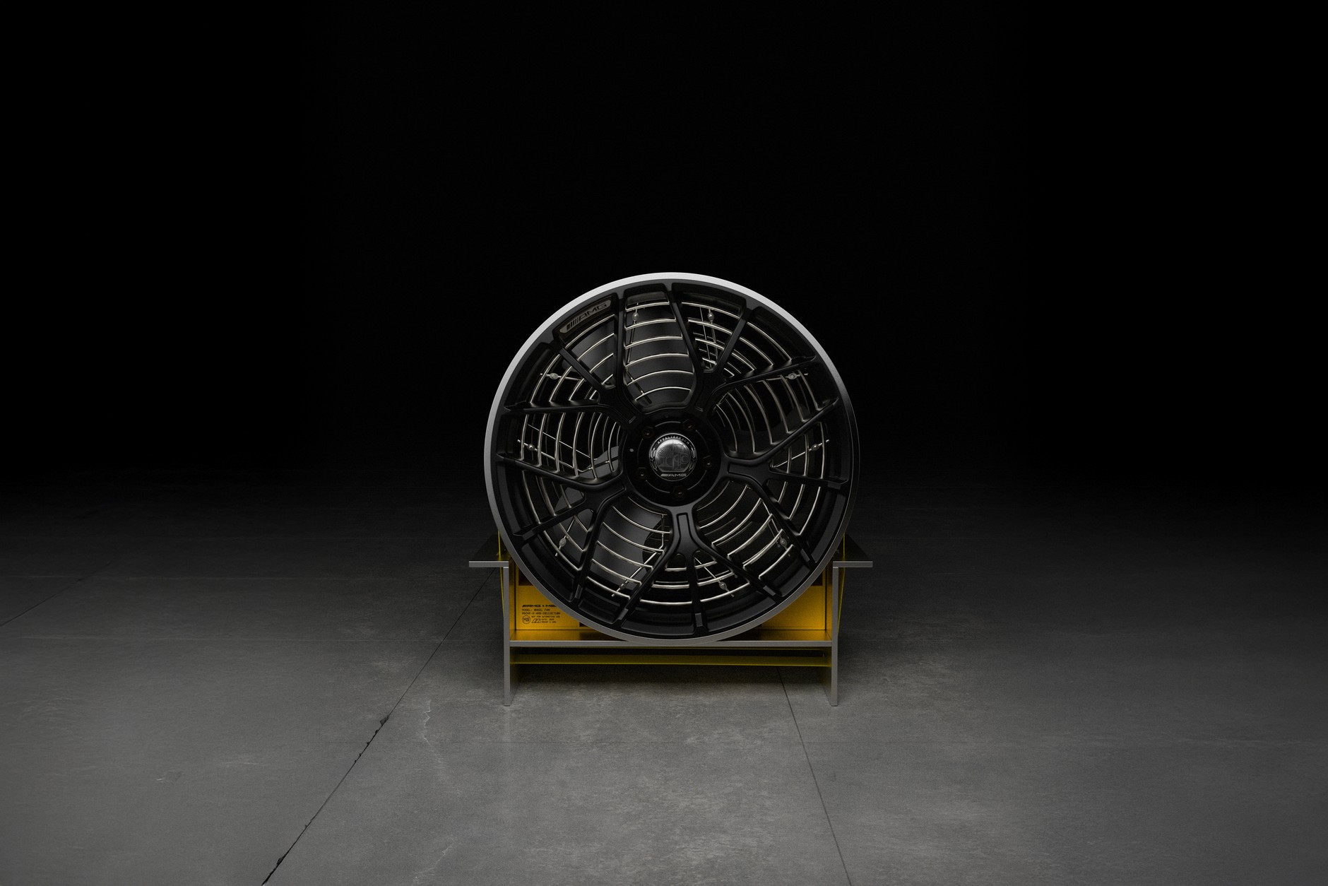 Kolekcja MSCHF i Mercedesa-AMG