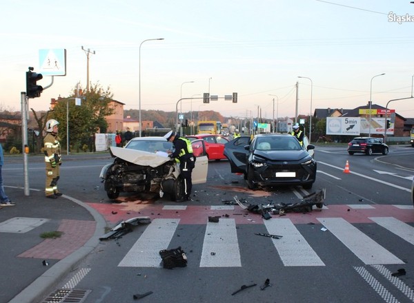49-latka nie ustąpiła 49-latkowi. Wypadek w Świerklanach. Dwie osoby w szpitalu