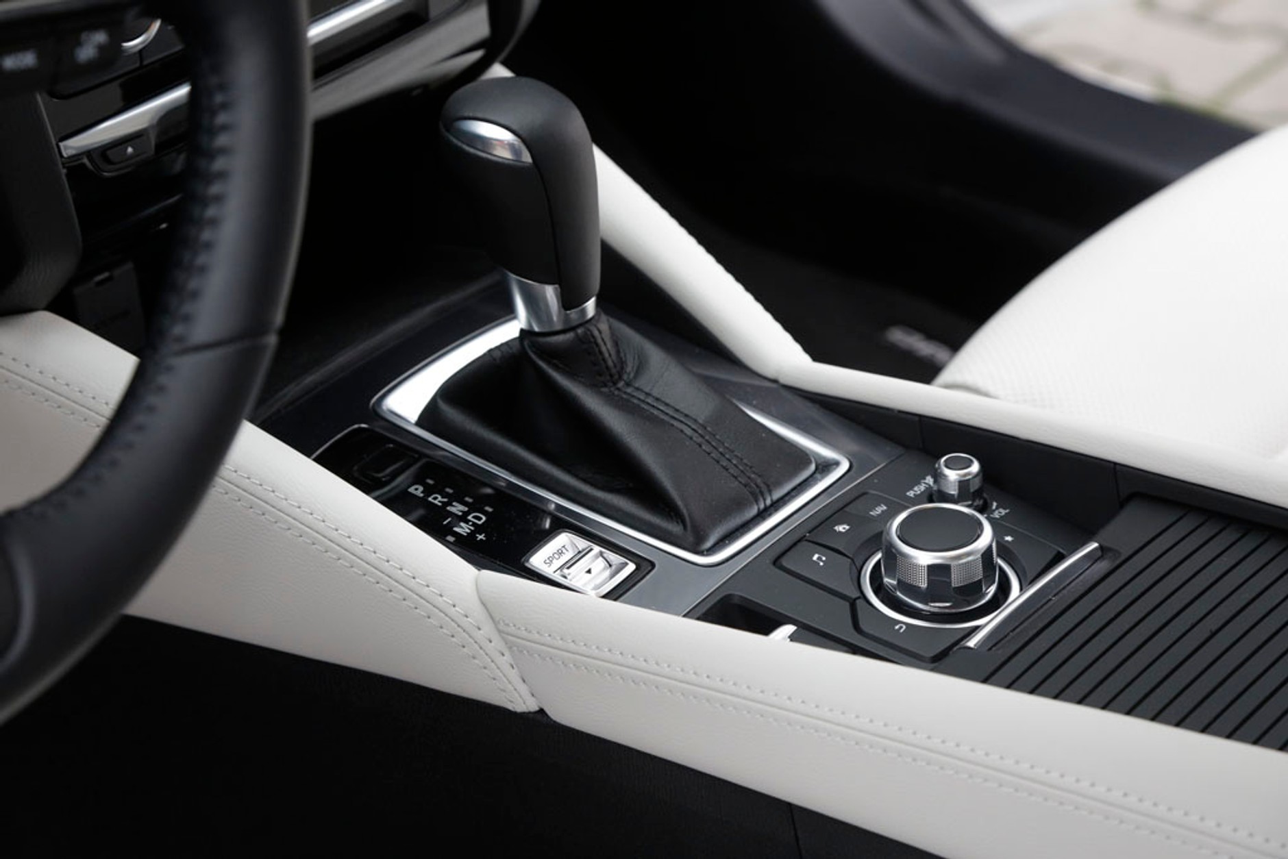 Mazda 6 2.5 Skyactiv-G - aż się prosi o tylny napęd!