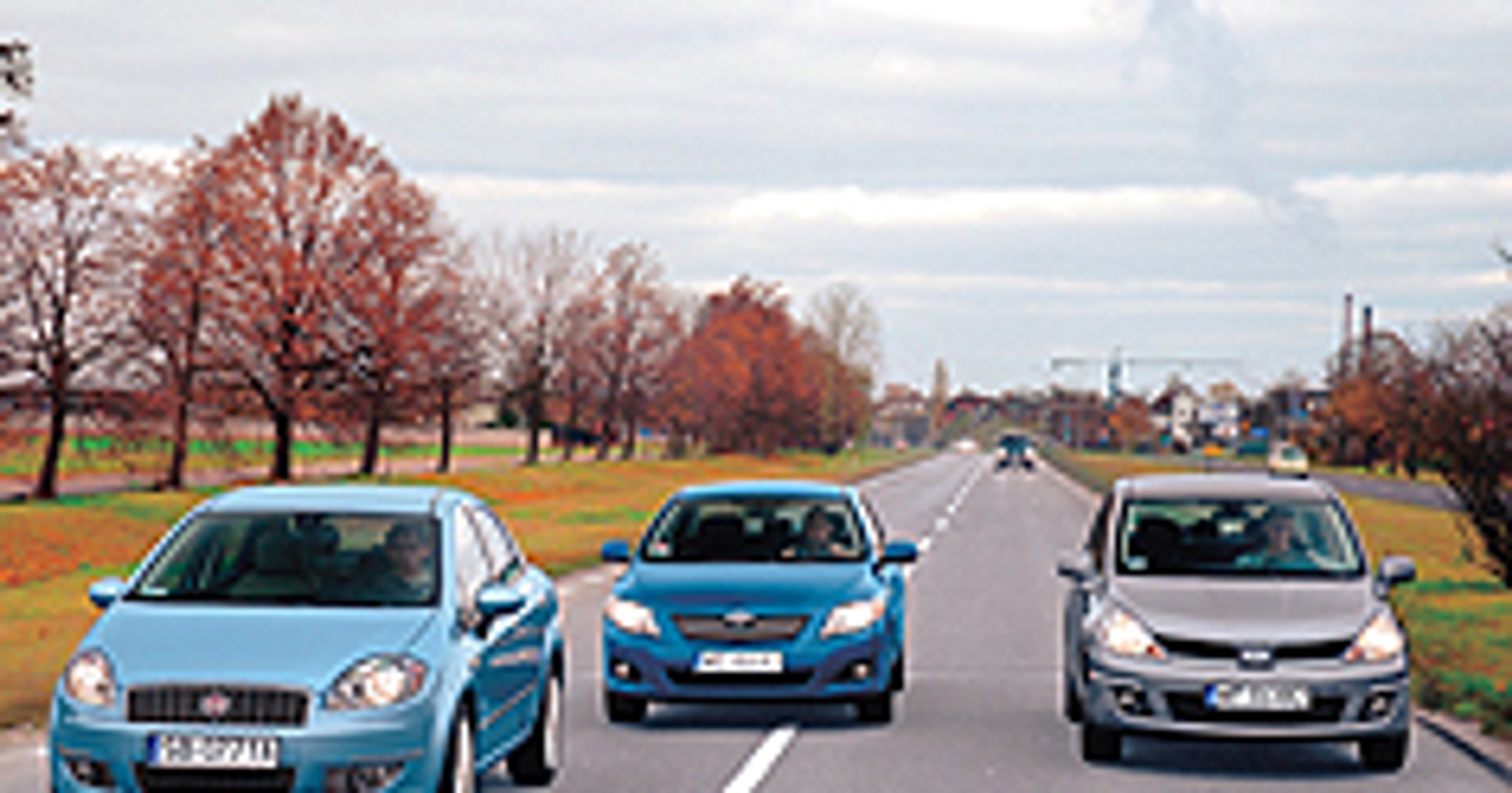 Fiat Linea, Toyota Corolla, Nissan Tiida - Nowi wśród sedanów