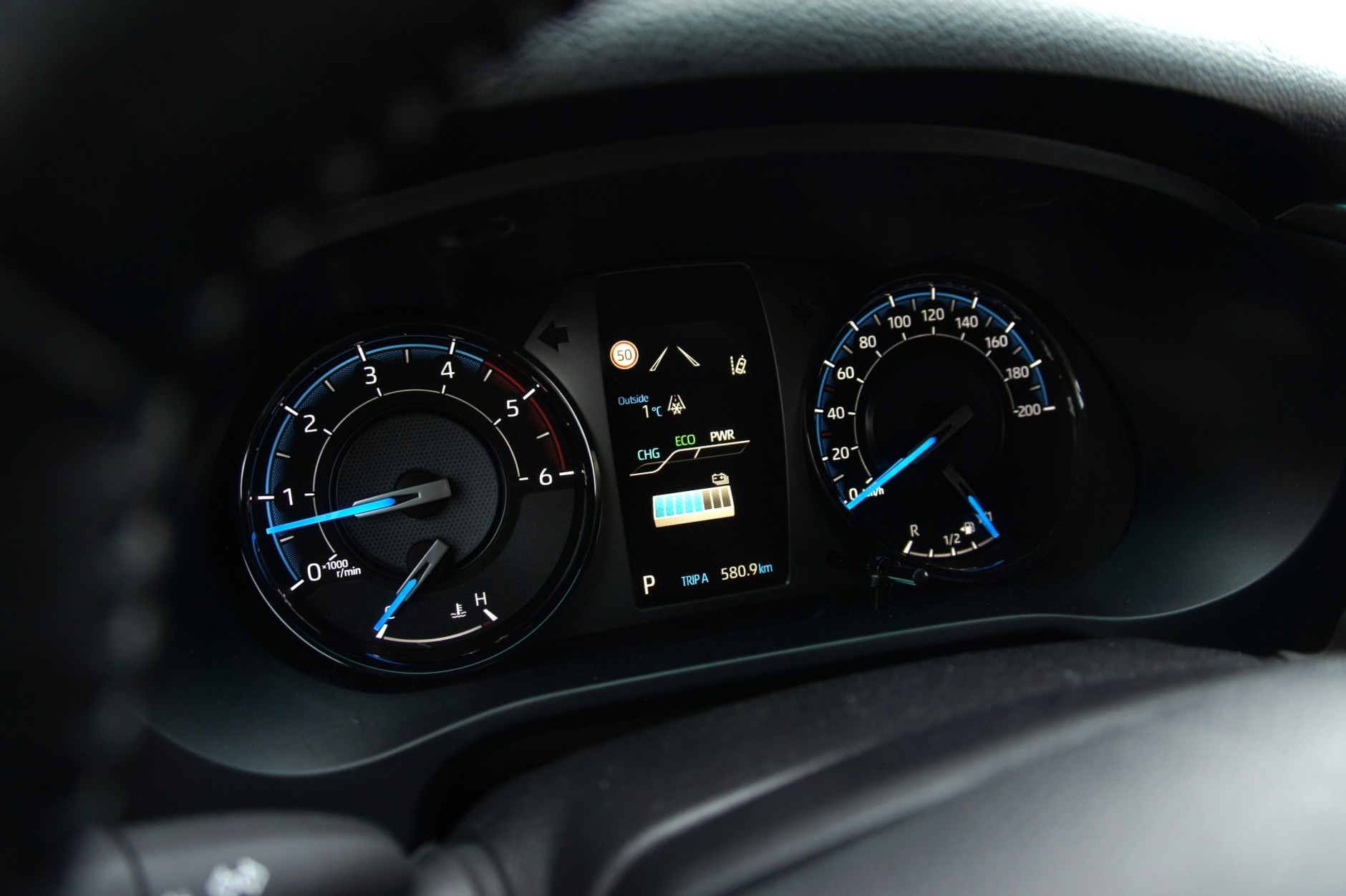 Toyota Hilux 2.8 D-4D MHEV Invincible