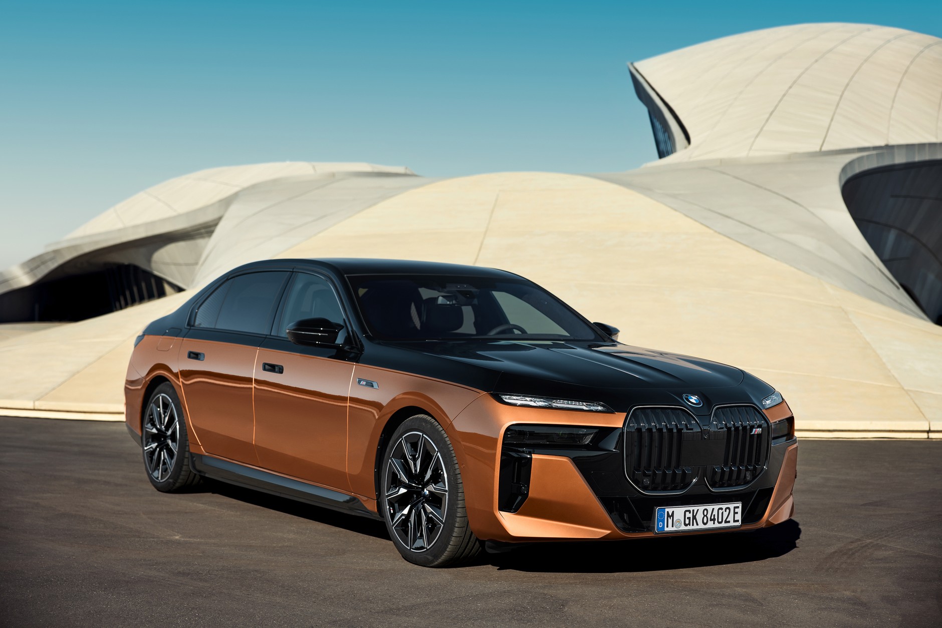 BMW i7 M70