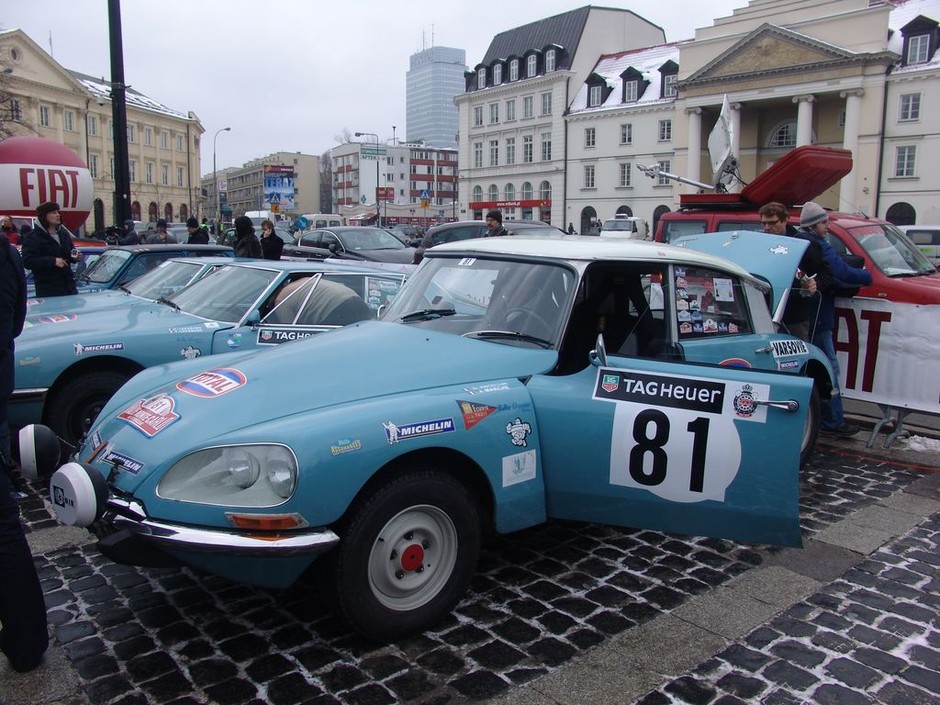 Rajd Monte-Carlo Historique 2011: wystartowali z Warszawy, pokonają 4100 km