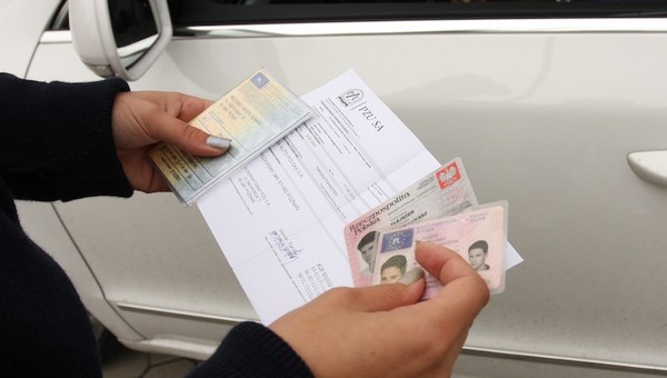 Wiadomo od kiedy pojedziemy bez dowodów rejestracyjnych i polis OC