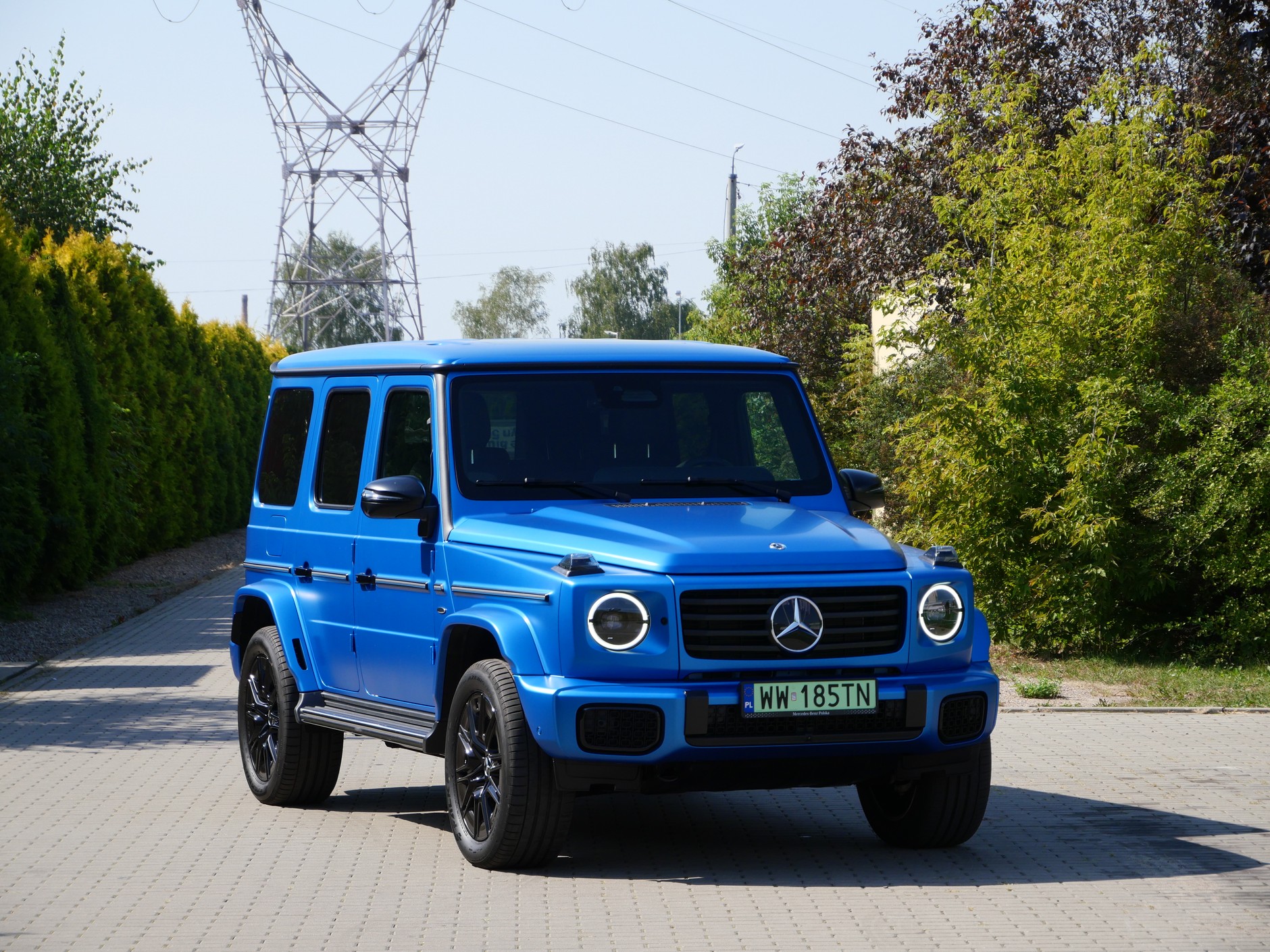 Mercedes G580 EQ: elektryczna "gelenda" nie stała się rynkowym hitem. Nawet w Chinach, gdzie klienci cenią terenowe Mercedesy i preferują modele elektryczne, sprzedaż okazała się daleka od oczekiwań.