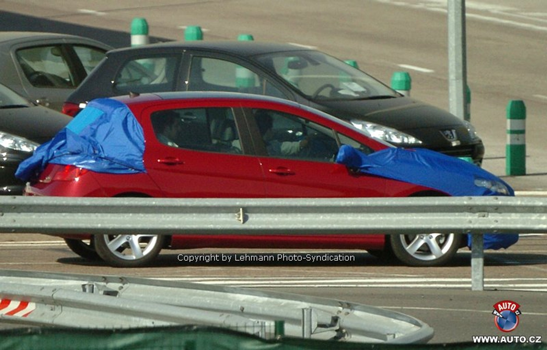 Zdjęcia szpiegowskie: Peugeot 308 – bez niespodzianek