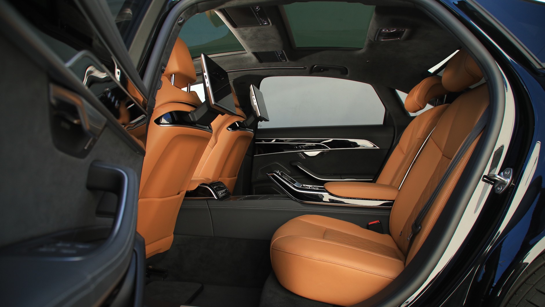 Audi A8 L 60 TFSI (2022 r.; D5)