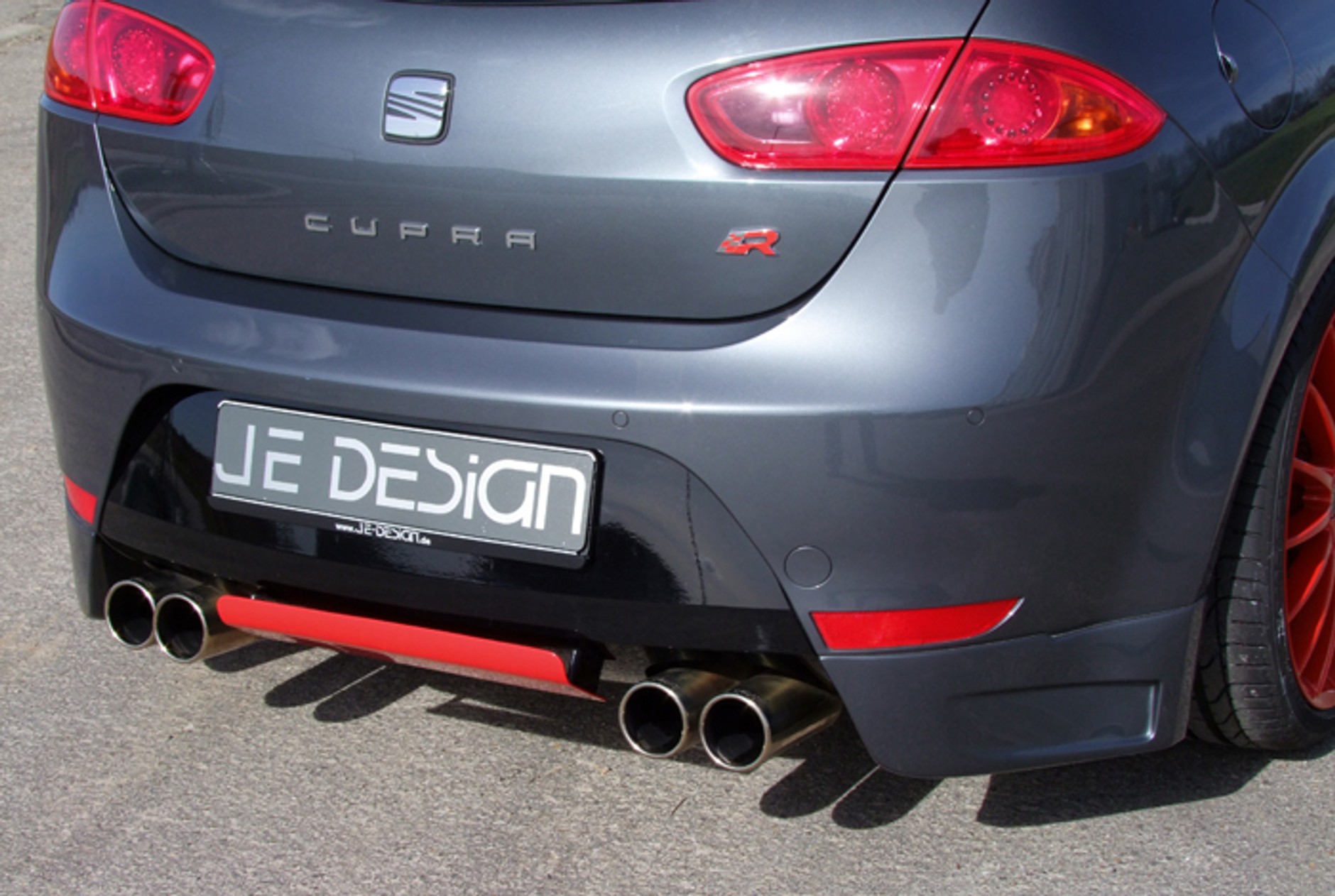 Seat Leon Cupra R z najnowszym pakietem JE Design osiąga 268 km/h