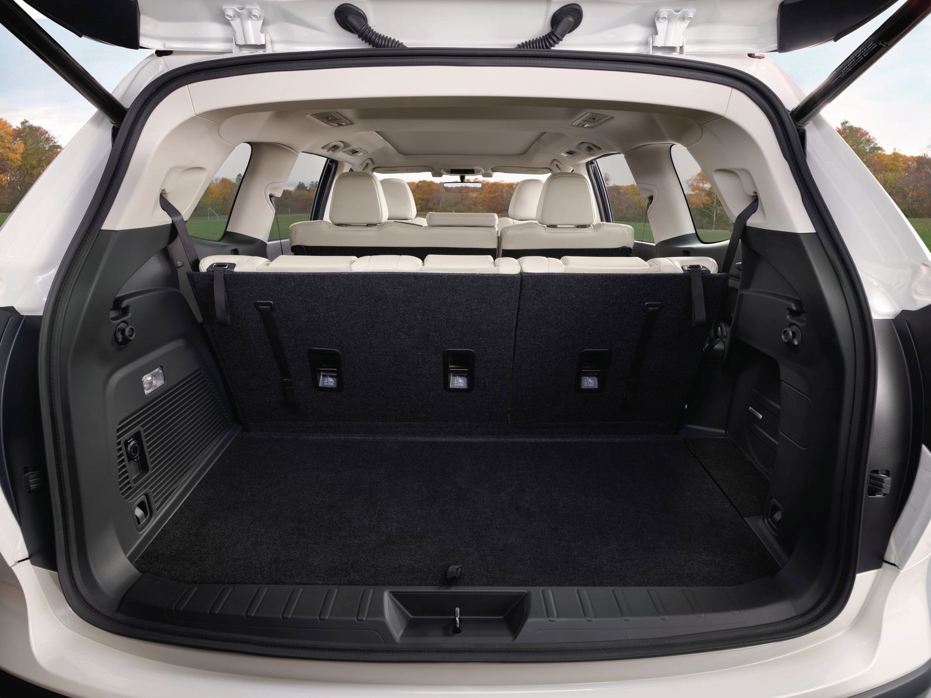 To nie jest bagażnik Subaru Ascent w odmianie 5 osobowej. Tyle miejsca jest gdy wszystkie siedzenia są rozłożone i odsunięte do przodu