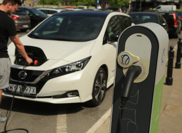 Samochody elektryczne stanowią obecnie mniej niż jeden promil polskiego rynku