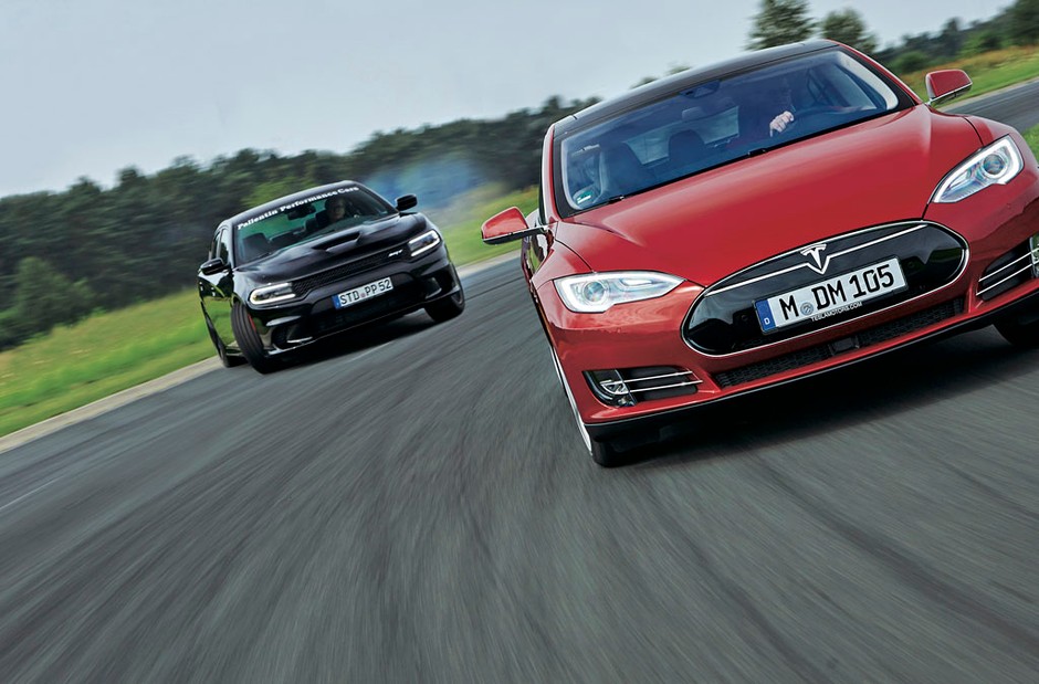 Brutal kontra anioł - czyli, Dodge Charger Hellcat kontra Tesla Model S P85D