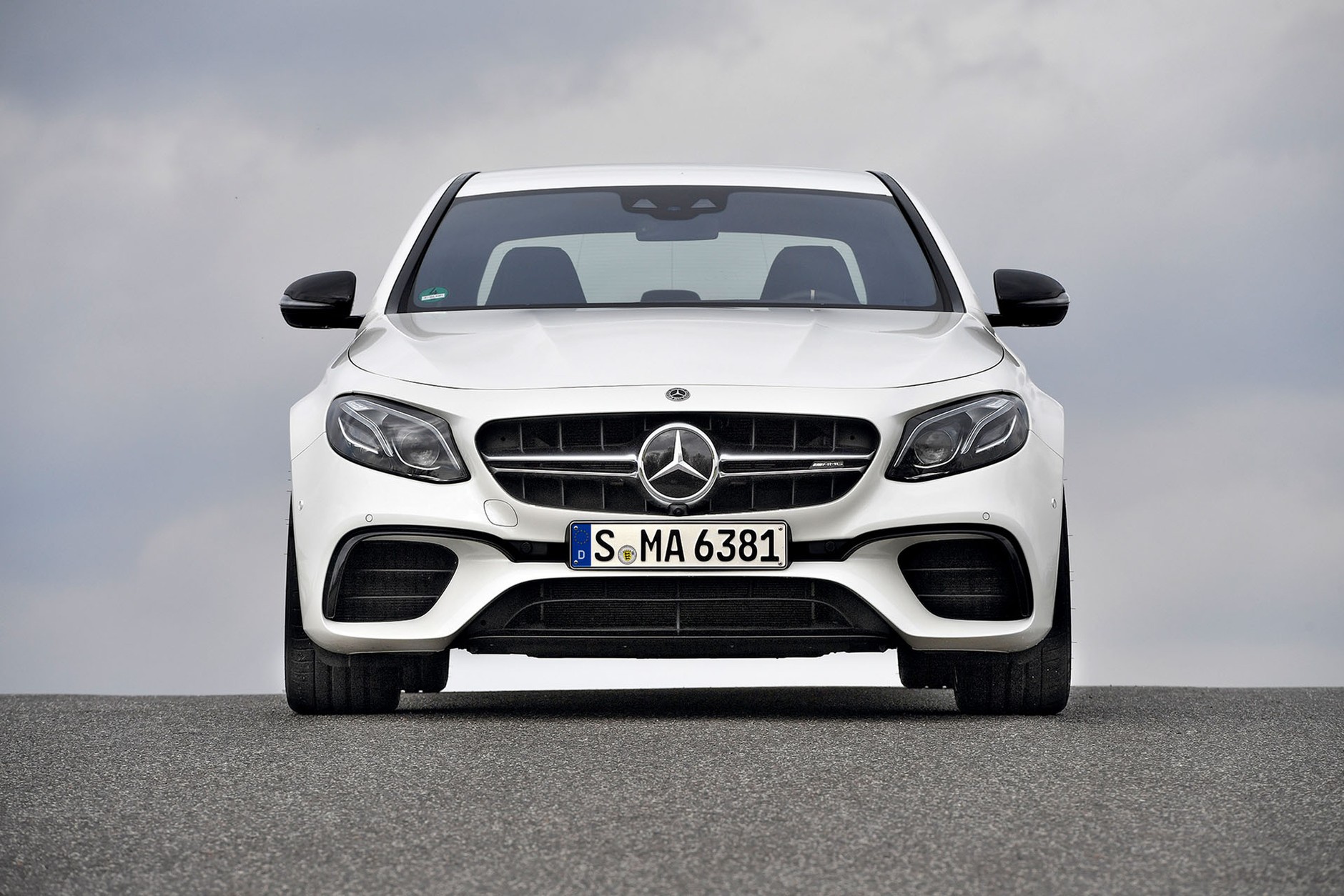 BMW M5 kontra Mercedes-AMG E 63 S+ - pojedynek gigantów