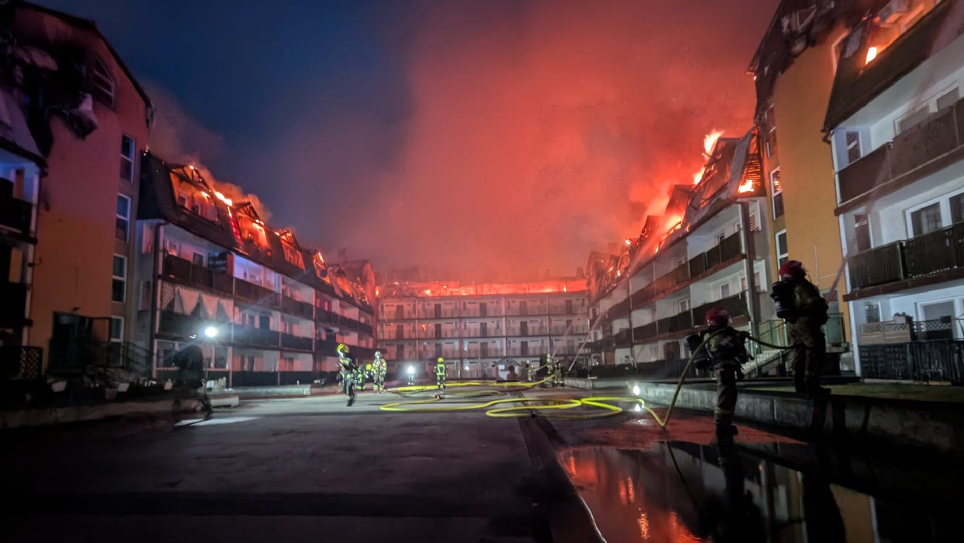 Pożar poddasza na osiedlu w Ząbkach