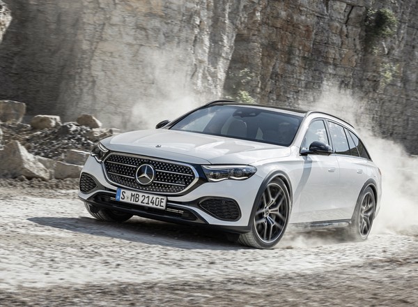 Nowy Mercedes klasy E All-Terrain. Kombi w terenowym wydaniu