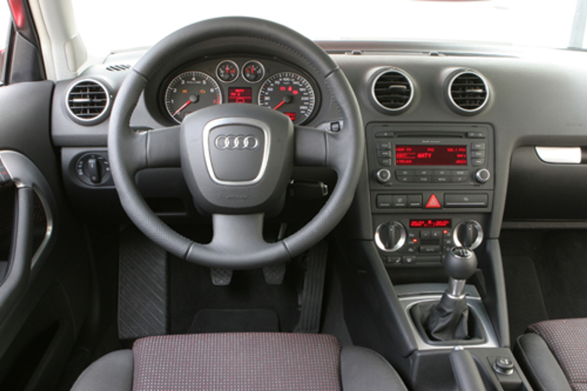 A3 2.0 TFSI Quattro - 3-drzwiowe anty-GTI