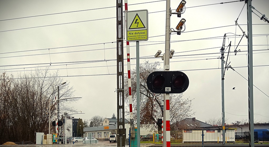 System Red Light na przejeździe kolejowo-drogowym w Radomsku