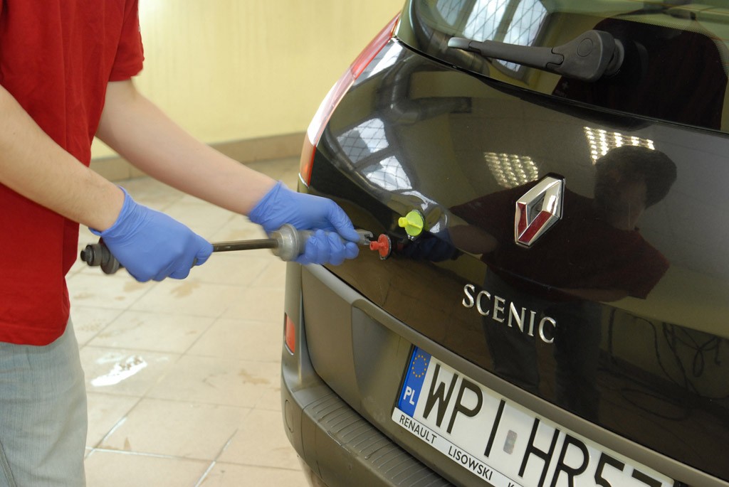 Jak usunąć wgniecenia z karoserii?