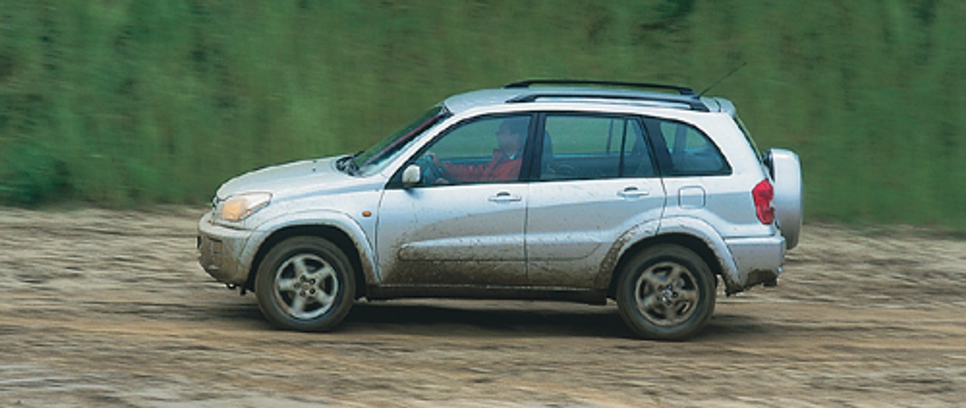 Jeep Cherokee, Nissan X-Trail, Honda CR-V i Toyota RAV4 - Konkurencyjne SUV-y z silnikami benzynowymi