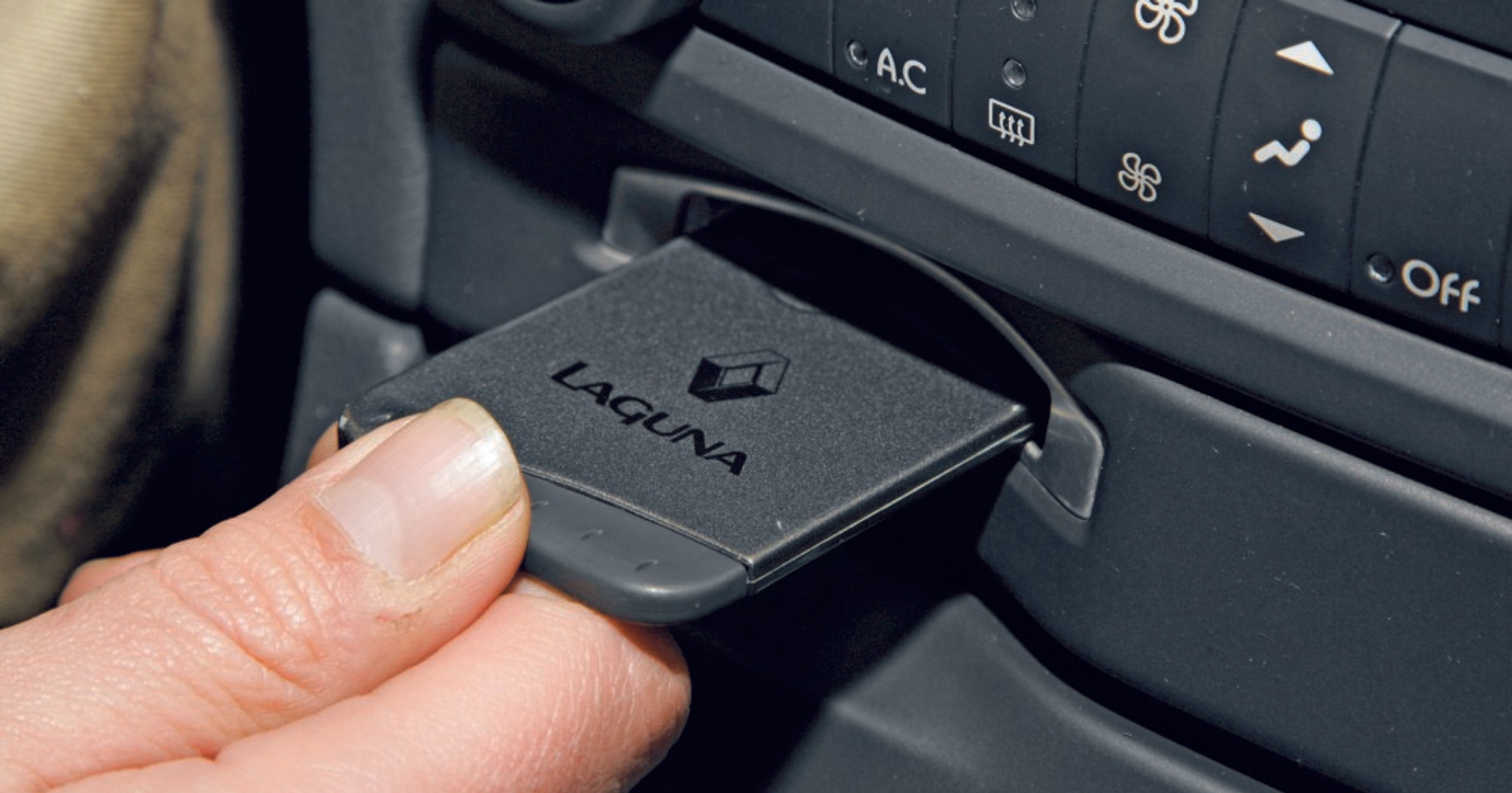 Renault Laguna II – karta hands free