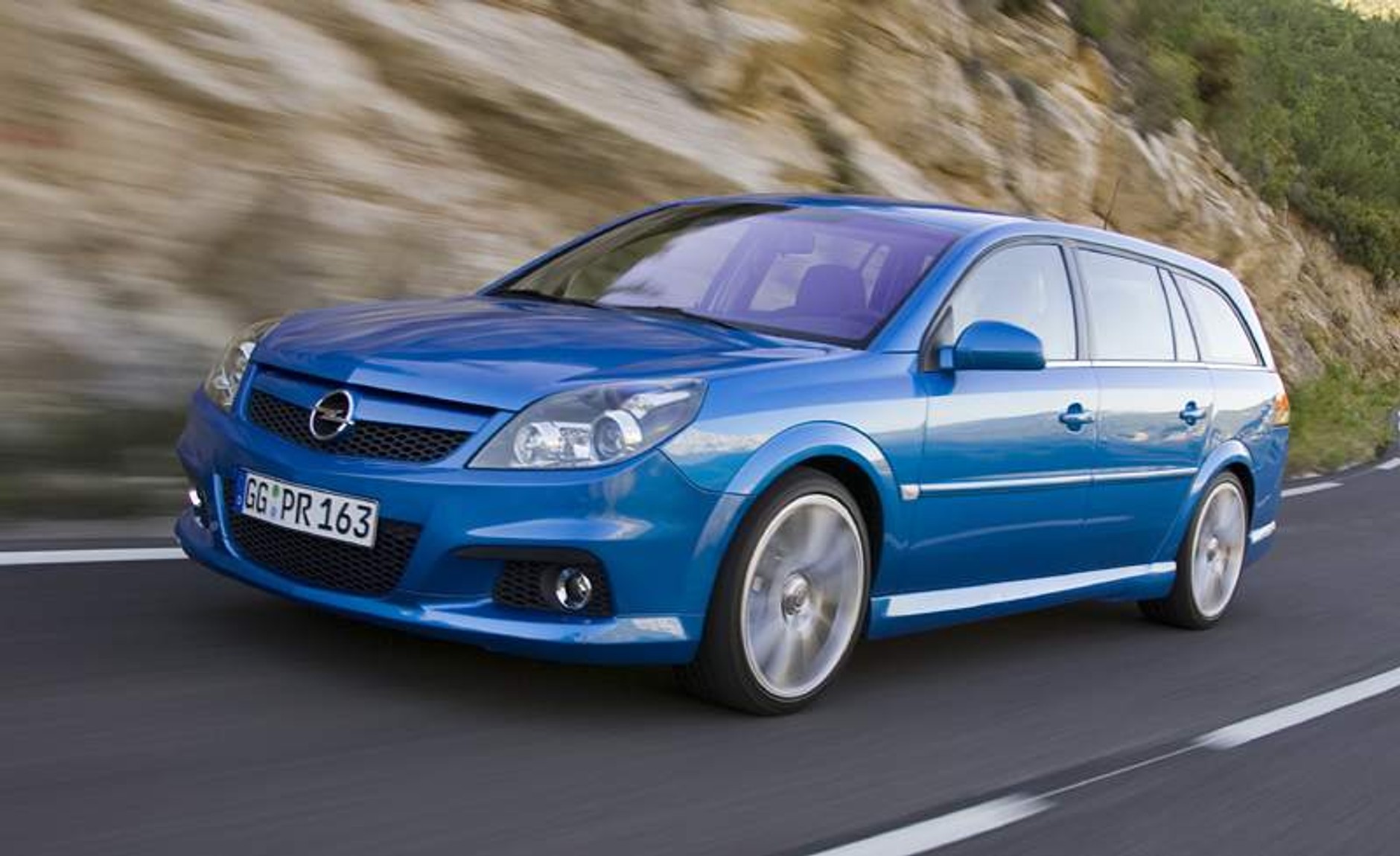 Opel Vectra OPC: mocniej, ale wolniej