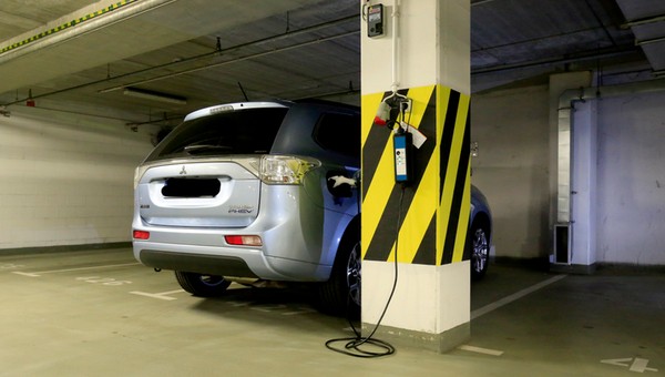 Norwegia zakazała ładowania elektryków w ten sposób. Chodzi o bezpieczeństwo