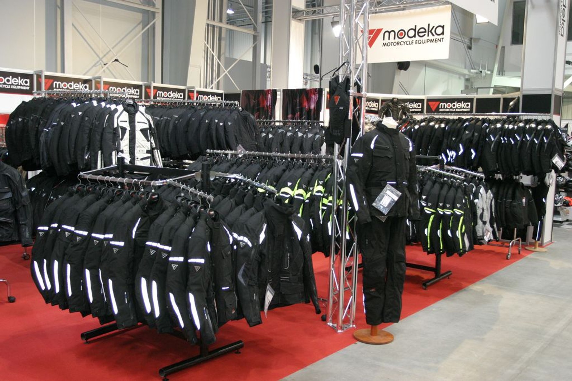 III Ogólnopolska Wystawa Motocykli i Skuterów: premiery i atrakcyjne hostessy (galeria)