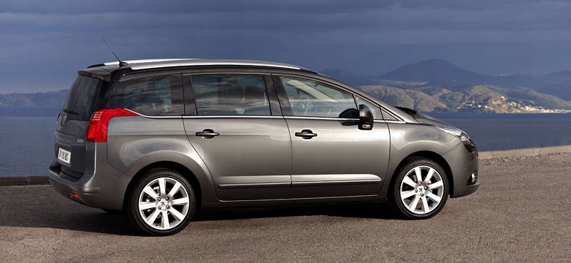 Peugeot: 5008 - duży, wygodny, nowoczesny, dla 5 lub 7 osób