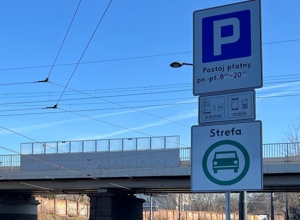 Jest pierwszy mandat w warszawskiej Strefie Czystego Transportu. Kierowcę ukarali strażnicy miejscy