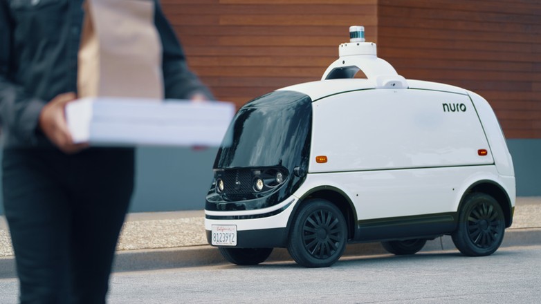 Autonomiczny pojazd Nuro dostarcza jedzenie w sieci Uber
