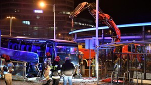 Śmiertelny wypadek we Wrocławiu. Autokar wpadł do przejścia podziemnego