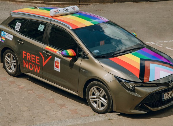 Freenow udostępnił tęczowe taksówki. Reakcje kierowców i pasażerów