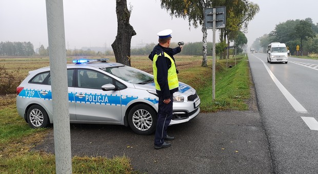 Kierowcy mylą dwa popularne znaki drogowe i narażają się na mandaty