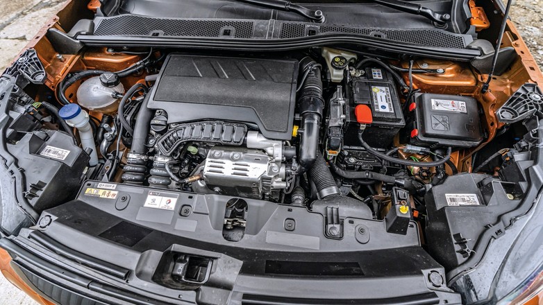 Peugeot 2008 1.2 PureTech - silnik