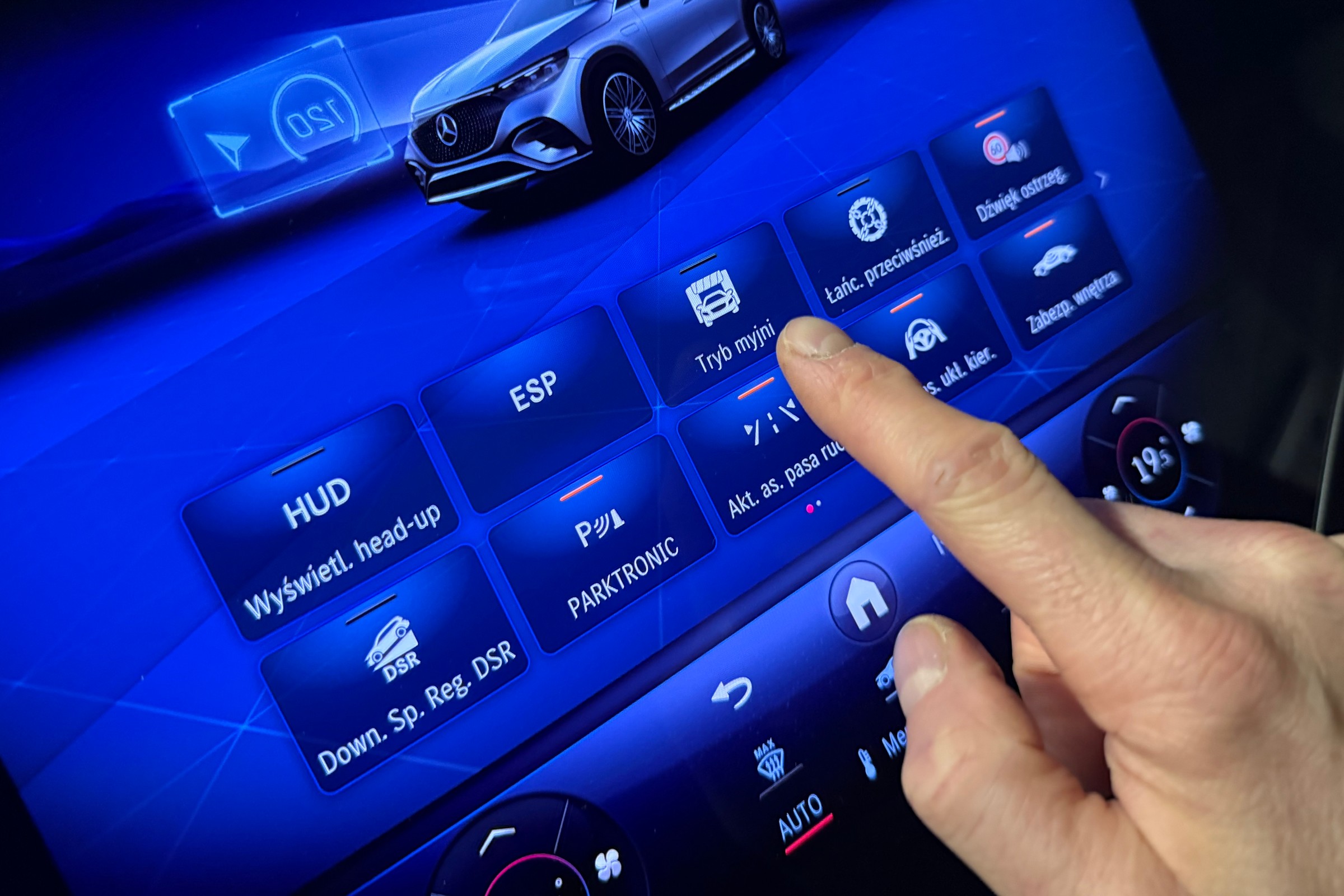 Kierowcy ignorują tę funkcję i wjeżdżają na myjnię. A potem...