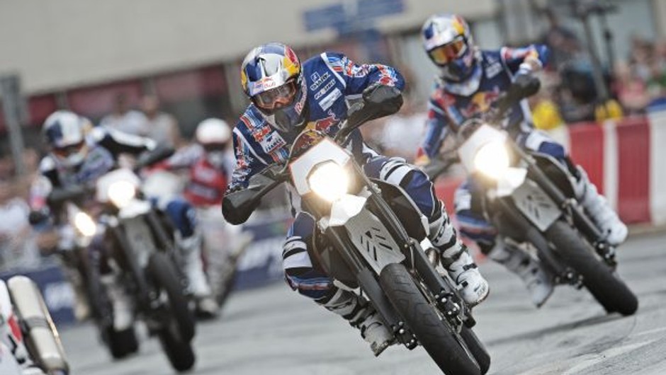 Motocykliści na Verva Street Racing
