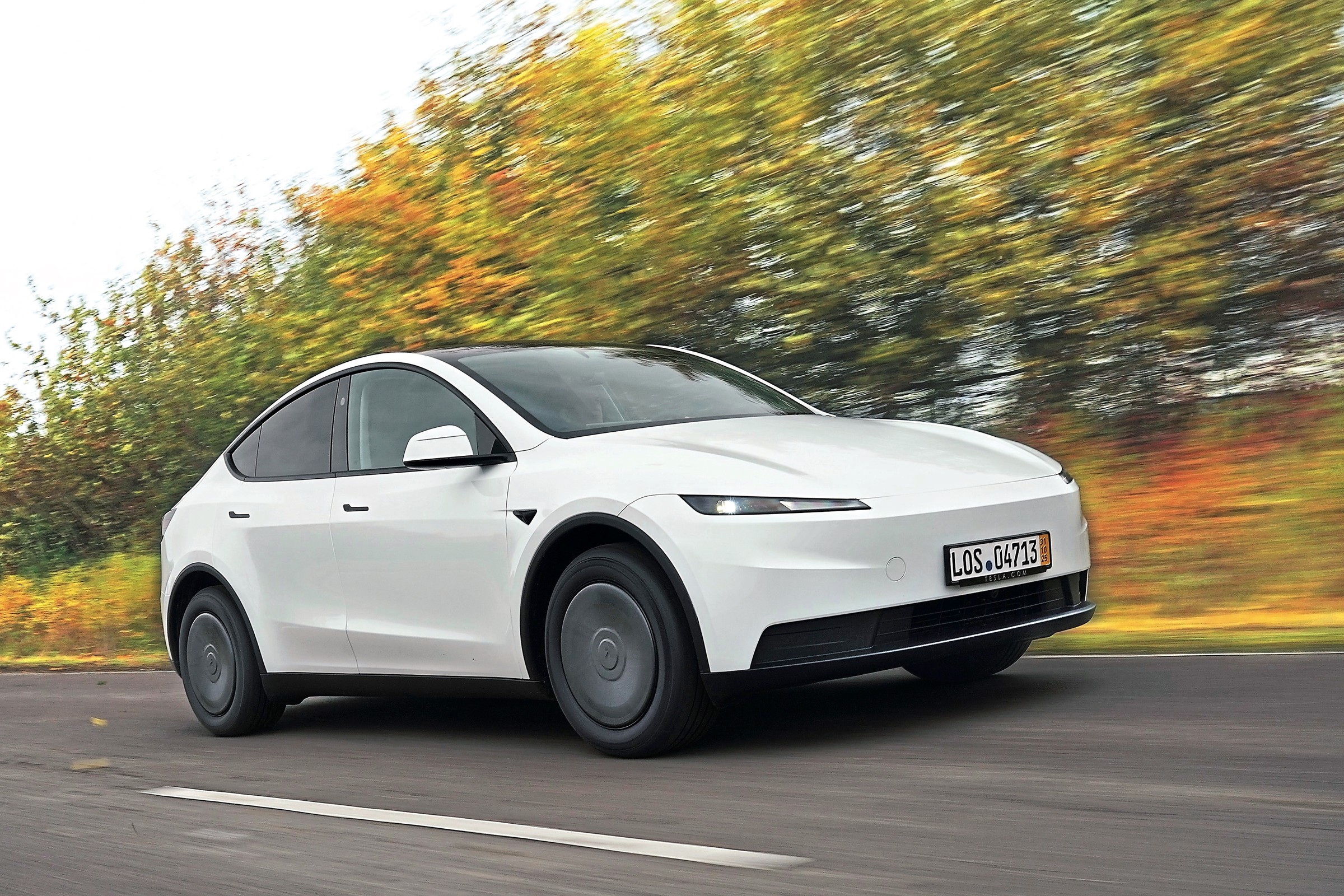To ma być okazja roku? Tak jeździ Tesla Model Y Standard, czyli "bieda wersja" bestsellera