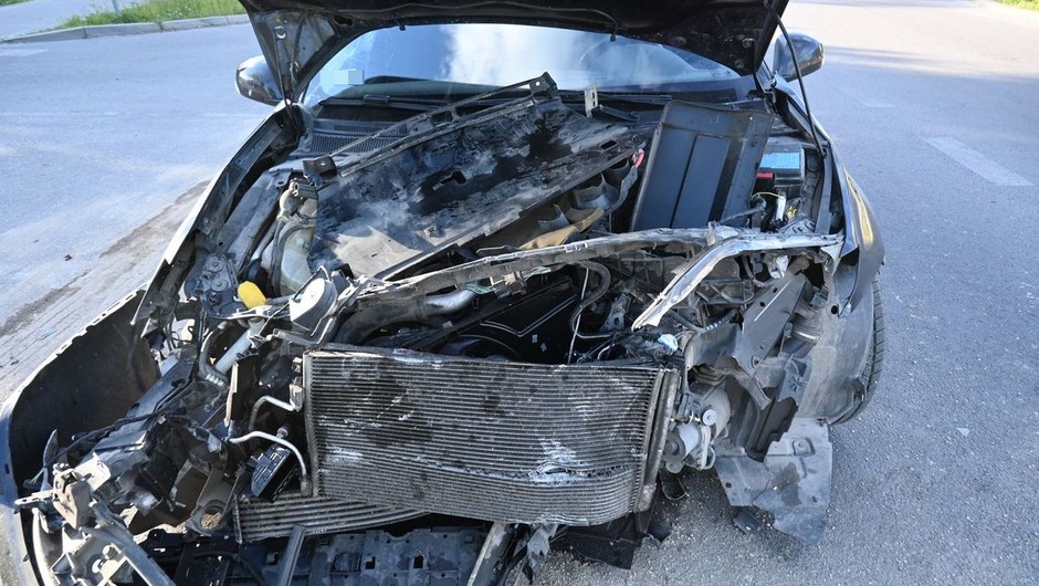 Obraz pochodzący z serwisu https://chelm.policja.gov.pl/lch/informacje/aktualnosci/145471,Wypadek-z-udzialem-Renault-i-BMW.html