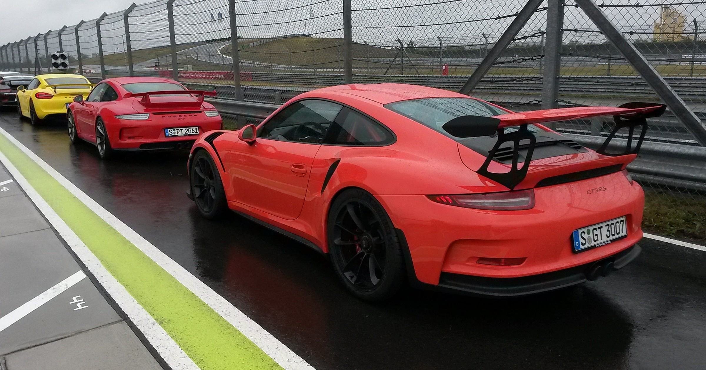 Porsche 911 GT3 RS, 911 GT3 i Cayman GT4