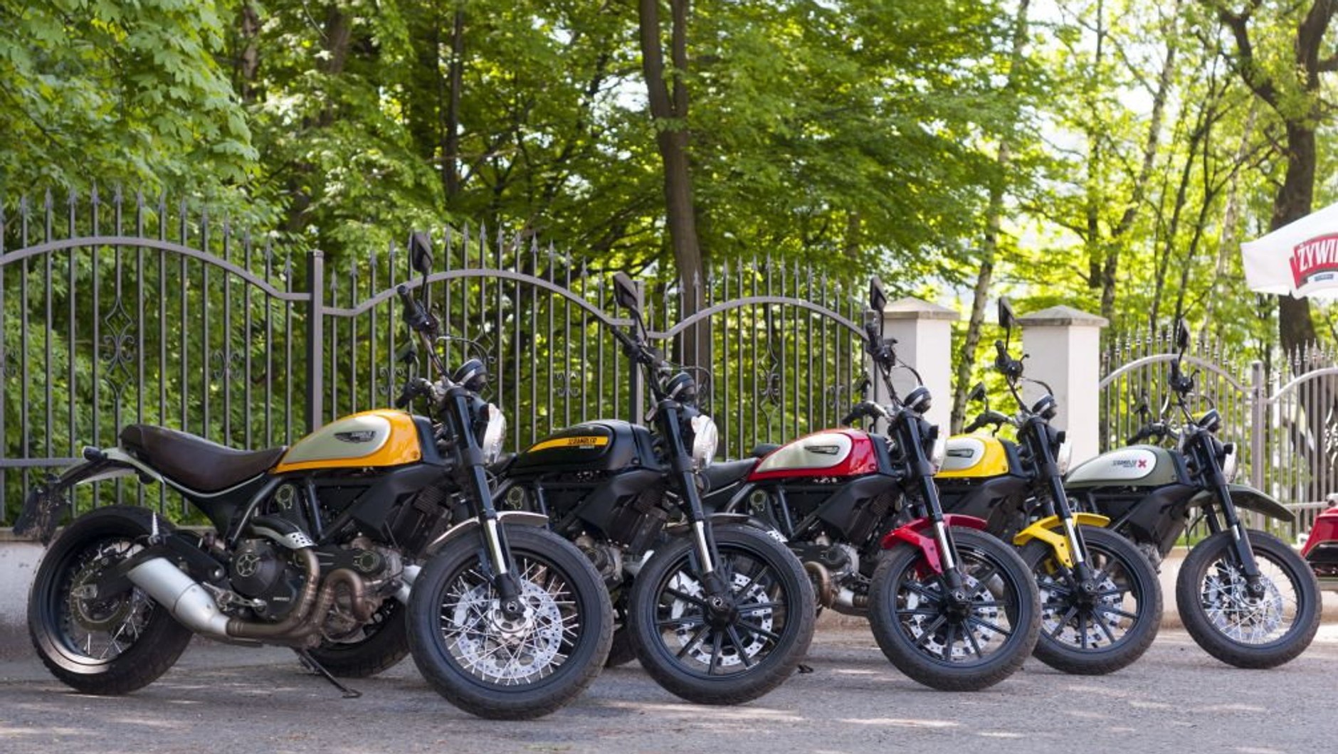 Scrambler produkowany jest w czterech wersjach.