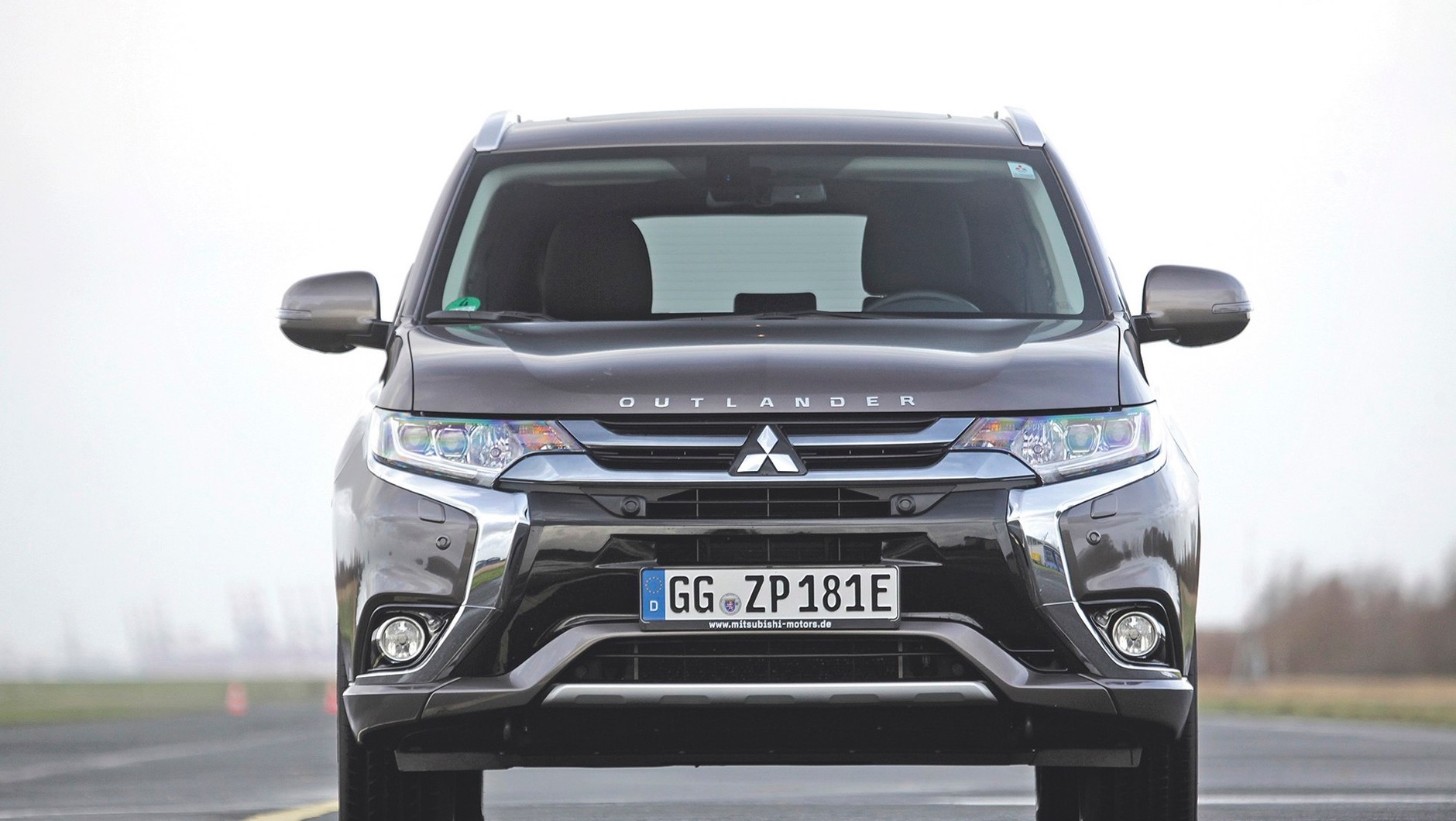 Hybrydowi pogromcy diesli - Mitsubishi Outlander PHEV i Toyota RAV4 Hybrid