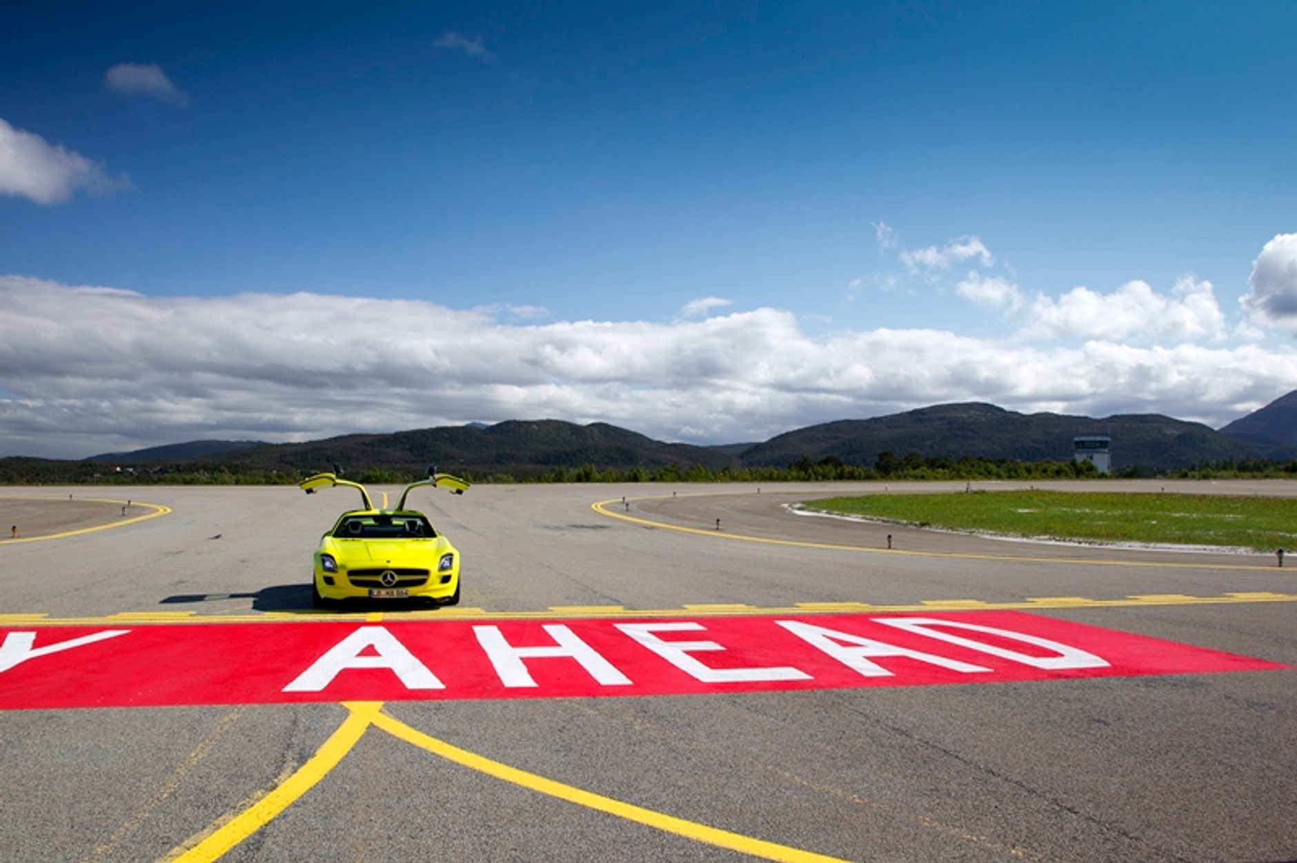 Mercedes SLS AMG E-Cell – z e-pięknem trzeba obcować